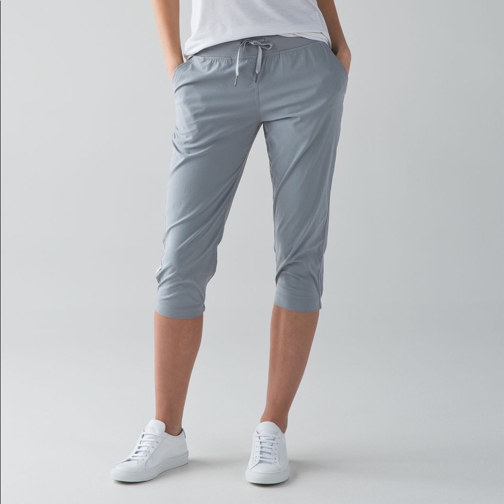 Lululemon crop jogger pant GRAY